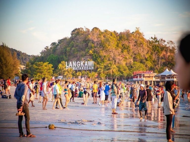 Pantai-Cenang-Langkawi_960x720